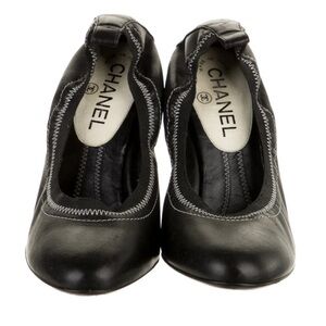 Chanel
Interlocking CC Logo Leather Pumps
Women's Size: 7.5 | US7.5, IT37.5